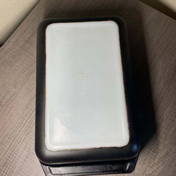 Black and White Snowflake Pyrex 575 B 2 quart Space saver - Picture 7 of 16